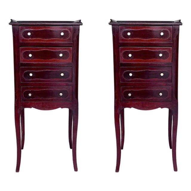Early 20th Century Pair of Italian Louis XV Style Mahogany Nightstand or End Side Tables For Sale