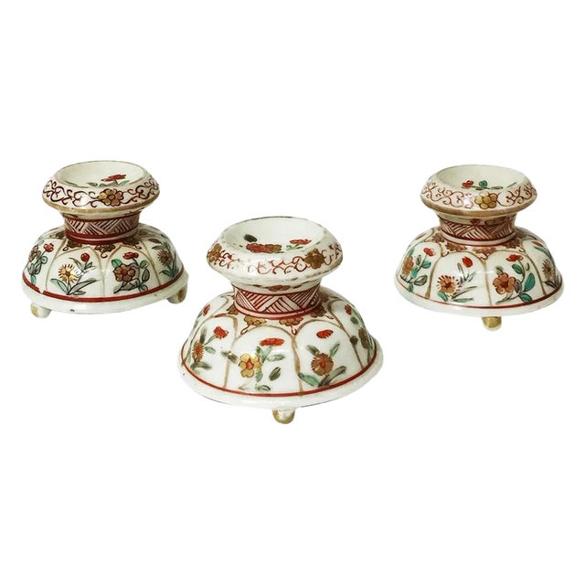 Japanese Arita Tripod Salt Cellars, 1690-1730, Set of 3 For Sale