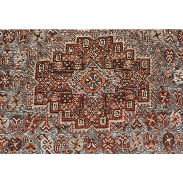 Early 20th Century Geometric Persian Shiraz Rug With Tri-Medallion Design in Shades Orange Blue For Sale - Image 11 of 13