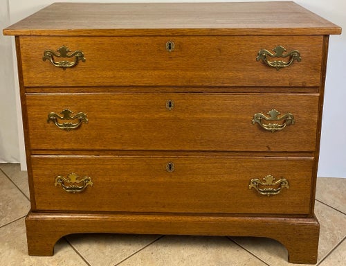 Late 18th Century American Oak Chest of Drawers, Circa 1770 Chests of Drawers