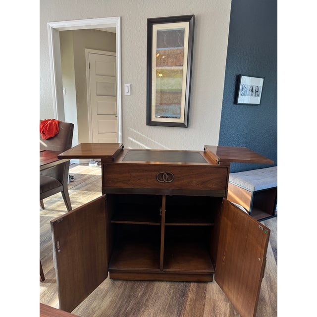 Mid-Century Modern 1970s Drexel Heritage Mid-Century Asian Modern Expanding Rolling Dry Bar Cabinet For Sale - Image 3 of 6