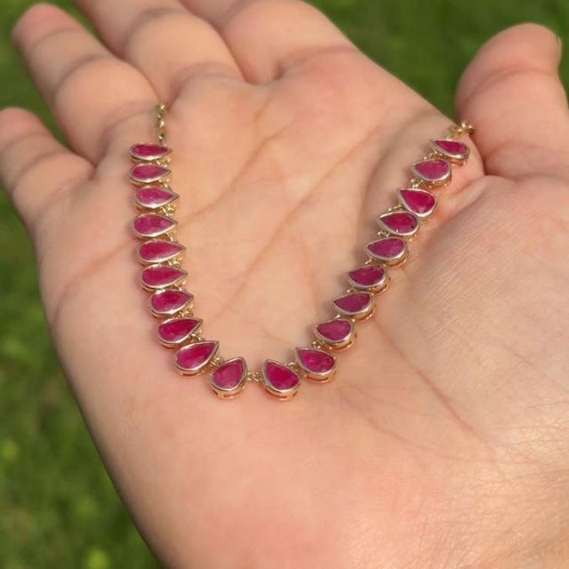 8.88Carat Graduated Pear Cut Ruby Bezel Necklace in 14k Yellow Gold- 17 Inch Length For Sale In New York - Image 6 of 18