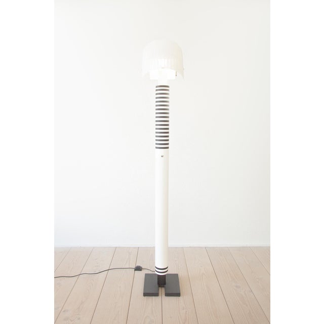The “Shogun Terra” floor lamp was designed for Artemide in 1986 by the renowned Swiss architect Mario Botta. The piece...