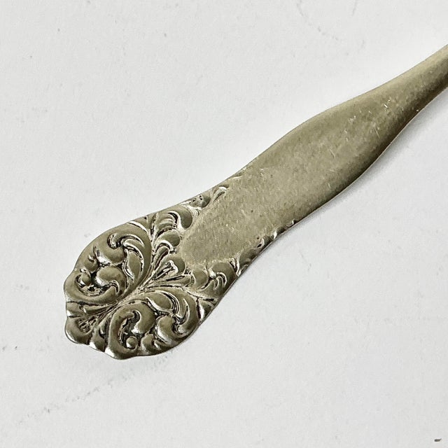 English Antique Hollywood Regency Baroque English Wm Rogers Silverplate Sugar Spoon For Sale - Image 3 of 8