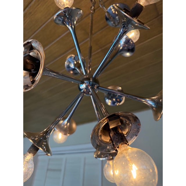Chrome 1970’s Mid-Century Modern Lightolier 12-Light Atomic Chrome & Milk Glass Sputnik Chandelier For Sale - Image 8 of 12