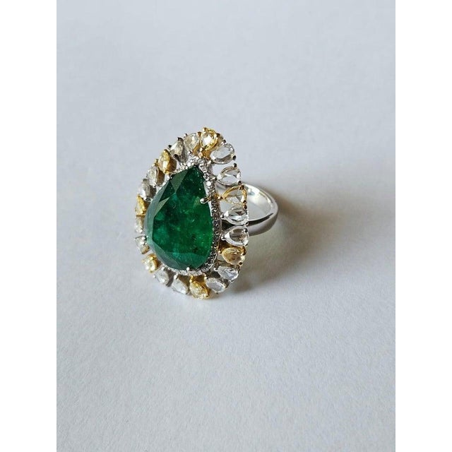 2020s Set in 18k Gold, 10.40 Carats Zambian Emerald & Rose Cut Diamond Engagement Ring, Size 6 For Sale - Image 5 of 10