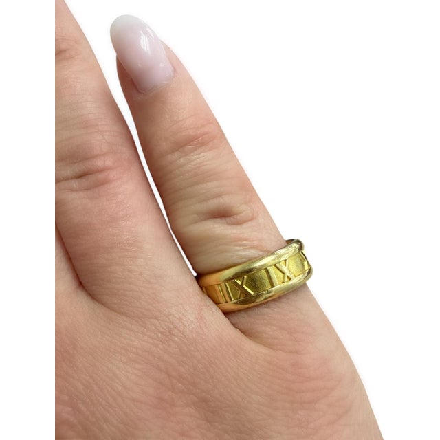 This classic Tiffany & Co. from their Atlas Collection is a 90's blast from the past. Perfect for a stacking ring or to...
