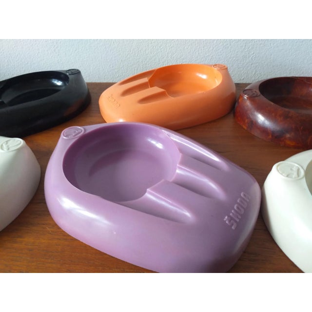1950s Unique Colored Bakelite Ashtrays from Škoda Car Manufacturer, 1959, Set of 10 For Sale - Image 5 of 9