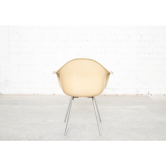 Mid-Century Modern Off-White Dax Fiberglass Chair by Charles & Ray Eames for Vitra, 1990s, Set of 2 For Sale - Image 3 of 18