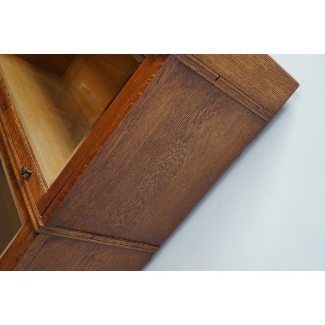 German Oak Bookcase with Folding Doors in style of Globe Wernicke, 1900s For Sale - Image 5 of 18