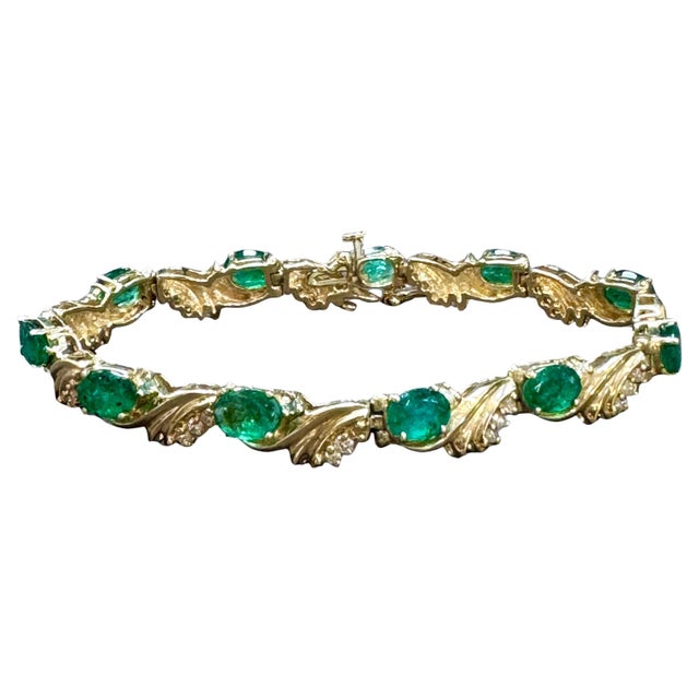 10 Carat Emerald 1.3 Carat Diamond Affordable Tennis Bracelet 14 K Yellow Gold For Sale - Image 17 of 18