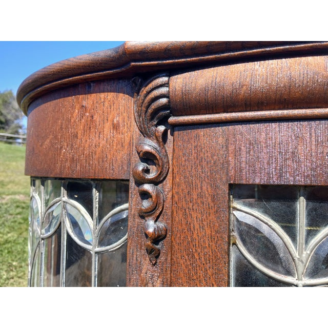 Antique Quartersawn Oak Leaded Curved Glass China Cabinet With Claw Feet 1920s For Sale - Image 12 of 18