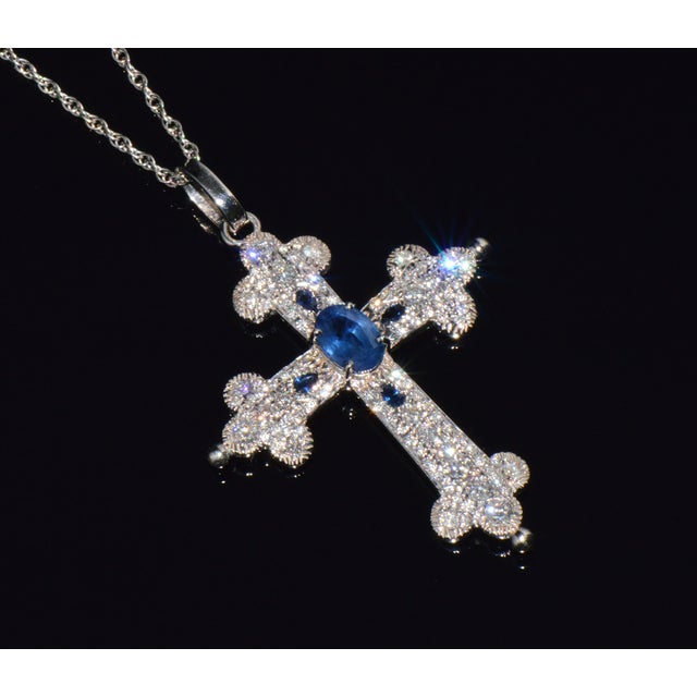 Mid-Century Modern Certified Natural 2.15Cts vs F Diamond Sapphire 18k 750 Solid Gold Filigree Cross Pendant For Sale - Image 3 of 11