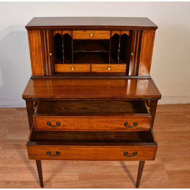 1900s English Hepplewhite Mahogany Inlaid Secretary / Tambour Writing Desk For Sale - Image 12 of 18
