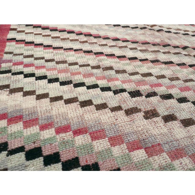 Galerie Shabab Collection Mid-20th Century Turkish Anatolian Accent Rug For Sale In New York - Image 6 of 9
