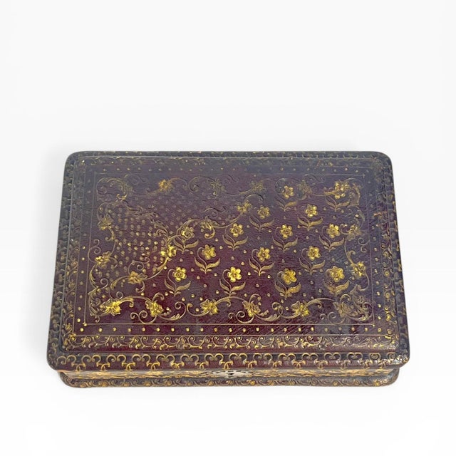 French 19th Century French Napoleon III Hand-Tooled Gilt Leather Box For Sale - Image 3 of 16
