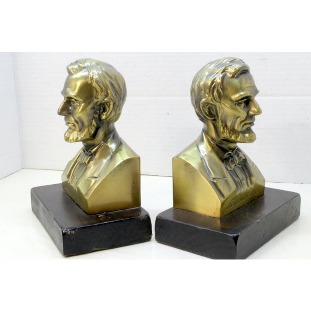 Wood 1960s Traditional Americana Solid Brass Abraham Lincoln Bust Bookends on Walnut Bases – A Pair For Sale - Image 7 of 15