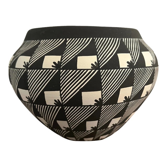 Acoma Pueblo Pot by Virginia Victorino For Sale