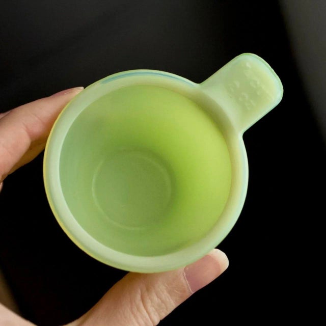 Jeannette Jadeite Uranium Glass Measuring Cup Nesting Set – Uv Reactive Kitchen Glass, 1930s For Sale - Image 6 of 9