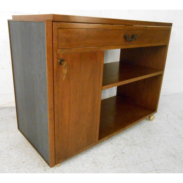Mid-Century Modern Mid 20th Century Edward Wormley Bar Cart for Dunbar For Sale - Image 3 of 10