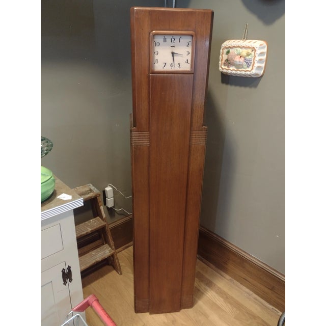 This is a Westinghouse Columaire Clock Radio in the Art Deco style. This item is in working order. When plugged in you can...