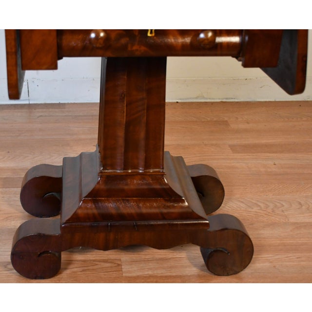 1880s Antique American Empire Crotch Mahogany Pembroke Drop-Leaf Work Table For Sale - Image 6 of 13