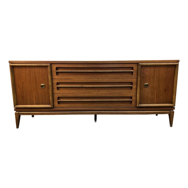 Vintage Mid-Century Walnut Credenza by Bassett For Sale
