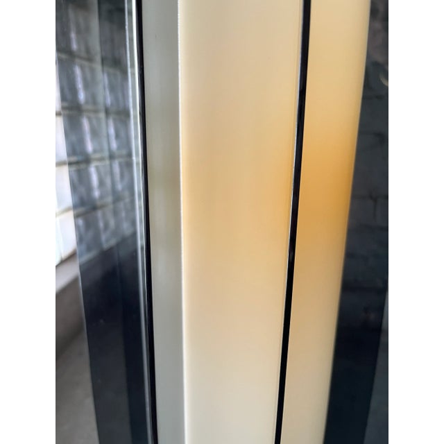 1970s Mid-Century Modern Smoked Lucite Tower Table Lamp For Sale - Image 10 of 12
