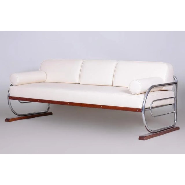 Bauhaus White Tubular Sofa in Beech, Chrome-Plated Steel & High Quality Leather attributed to Robert Slezák for Slezak Factories, Czech, 1930s For Sale - Image 9 of 9