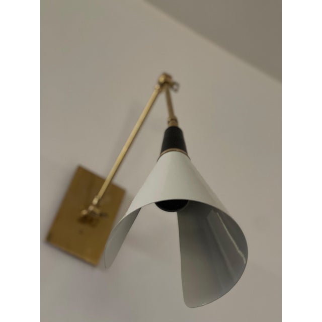 White Wall Lamp in the style of Stilnovo For Sale - Image 5 of 9