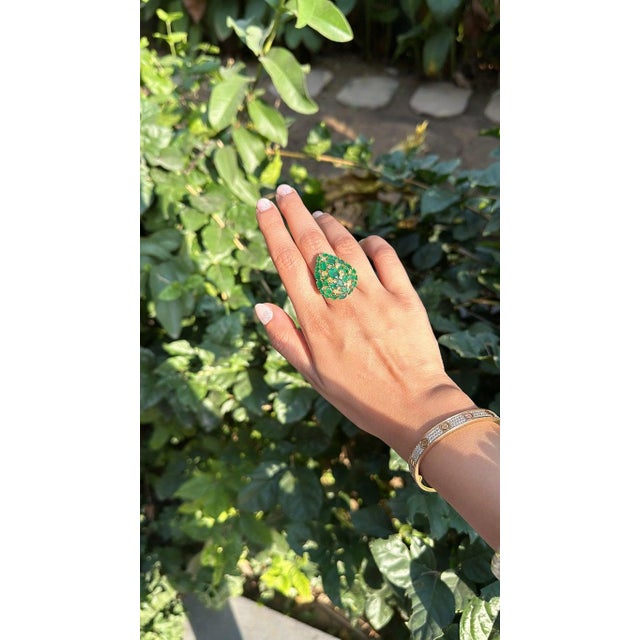 Set in 18k Gold, 6.11 Carats, Zambian Emerald & Yellow Diamonds Cocktail Ring, Size 6.5 For Sale - Image 6 of 10