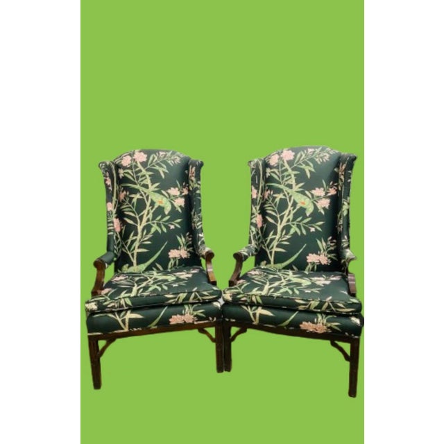Gorgeous accent Chair perfect for your tropical decor,whimsical oversized cotton florals print with simply beautiful...