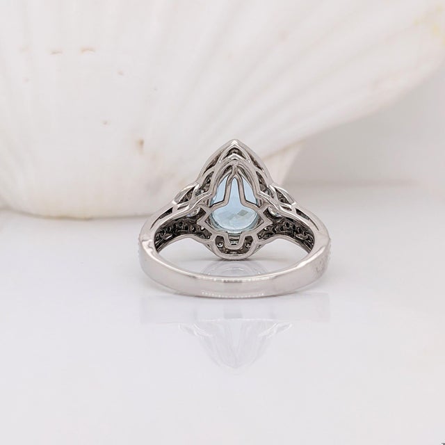 Blue 1.6Ct Santa Maria Aquamarine Ring With Natural Diamonds: Solid 14k Gold, 10x7mm, Size 6.75 For Sale - Image 8 of 8