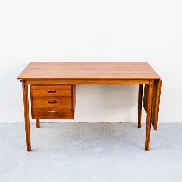 Vintage restored Arne Vodder for H. Sigh & Sons expandable desk, made in Denmark in the 1960s. Features an adjustable...