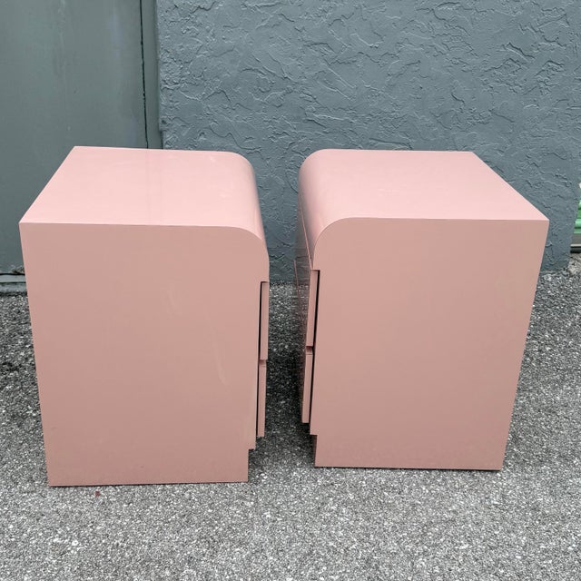 1980s Postmodern Pink Gloss Laminate Waterfall Nightstands - A Pair For Sale - Image 5 of 8