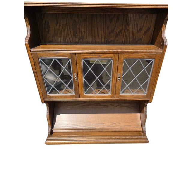 Wonderful Ethan Allen hutch in great condition. minor age-related ware. Some glare and reflection for lighting. Please see...