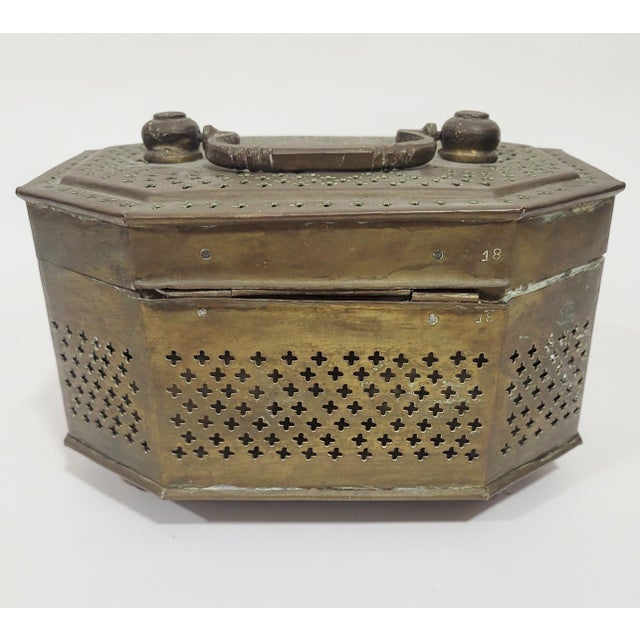 Large Antique Reticulated Bronze Cricket Mughal Jali Jewelry Box For Sale In New York - Image 6 of 10