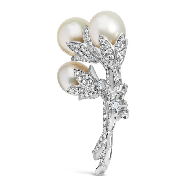 Contemporary 18K White Gold 2 1/5 Cttw Diamond and South Sea Pearl Floral Brooch Pin (G-H Color, VS1-VS2 Clarity) For Sale - Image 3 of 6