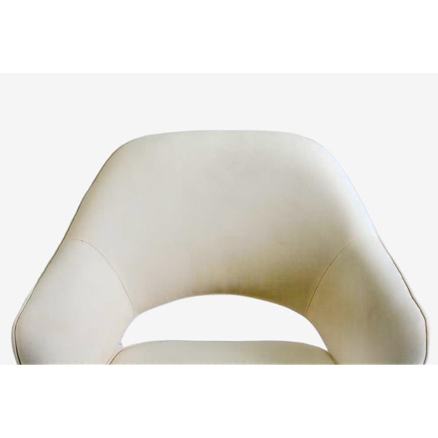 1980s 1980s Plush Creamy White Executive Chair Attributed to Saarinen for Knoll For Sale - Image 5 of 9