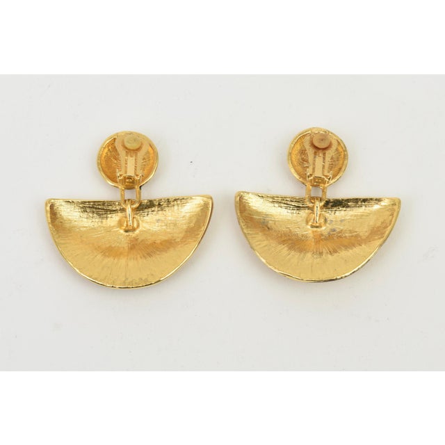 1960s Vintage 1960's Gold Plated Pagoda Form Dangle Clip on Earrings, Pair Of For Sale - Image 5 of 9