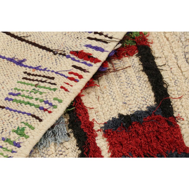 Textile Vintage Moroccan Rug in White With Geometric Patterns & Stripes | Rug & Kilim For Sale - Image 7 of 7