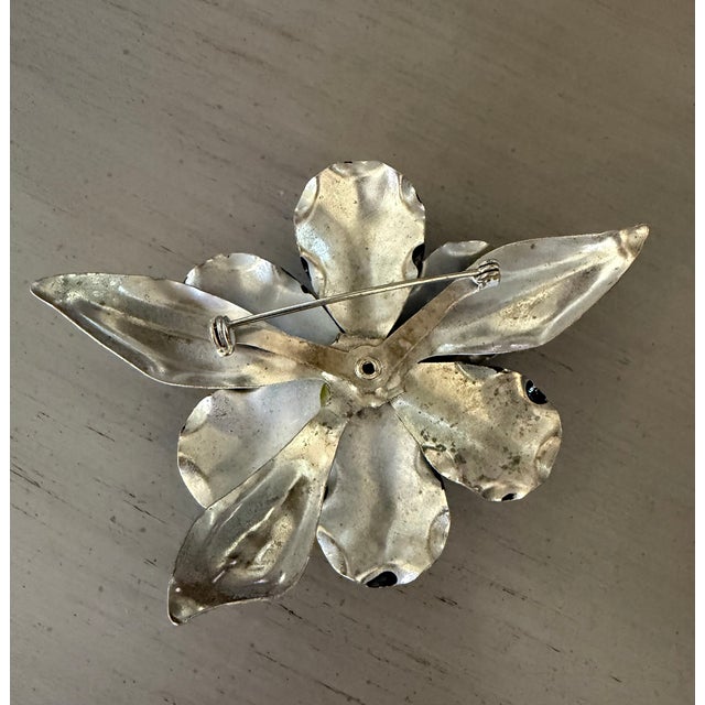 Mid-Century Modern Vintage 1960’s Metal and Enamel Flower Brooch For Sale - Image 3 of 6