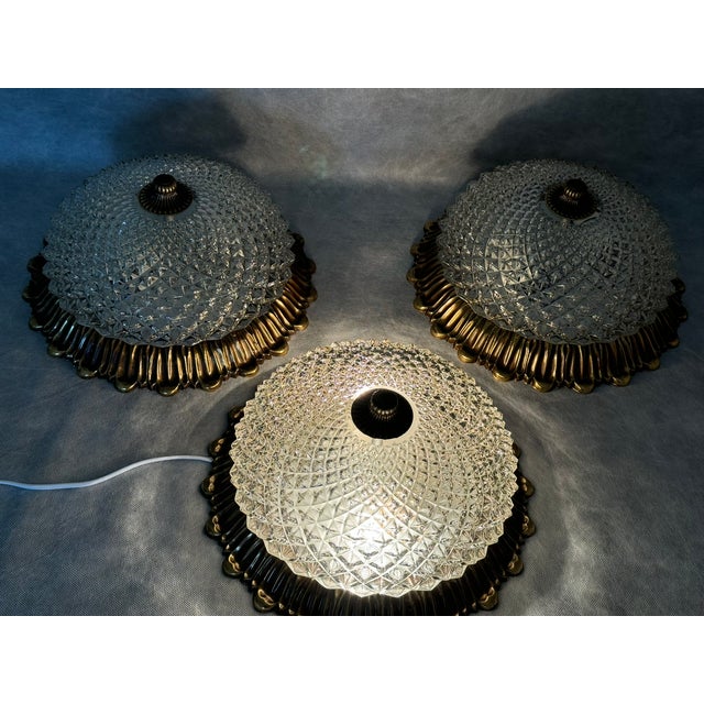 Hollywood Regency Brass and Textured Glass Flush Mount Lights from Sciolari, Italy, 1970s, Set of 3 For Sale - Image 4 of 12