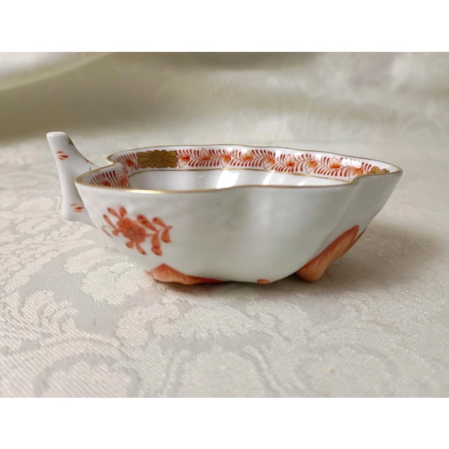 Chinoiserie 1970s Herend Hungary Chinese Bouquet Rust Handled Leaf Dish Apponyi Rust/ Orange 680 For Sale - Image 3 of 8