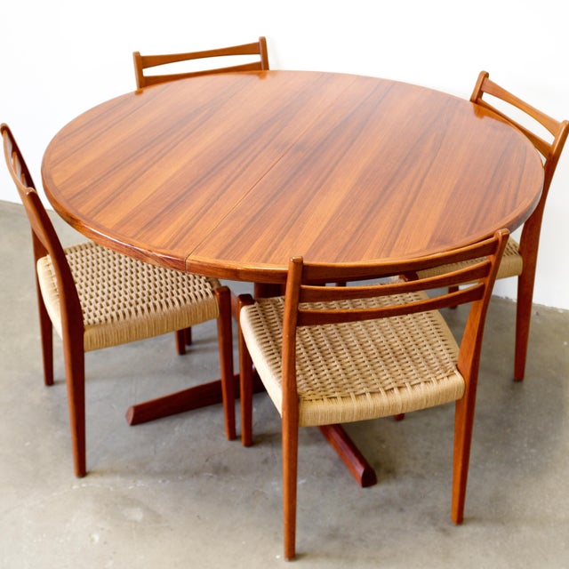 1950s Danish Rosewood Dining Table W/ 2 Leaves For Sale - Image 18 of 18
