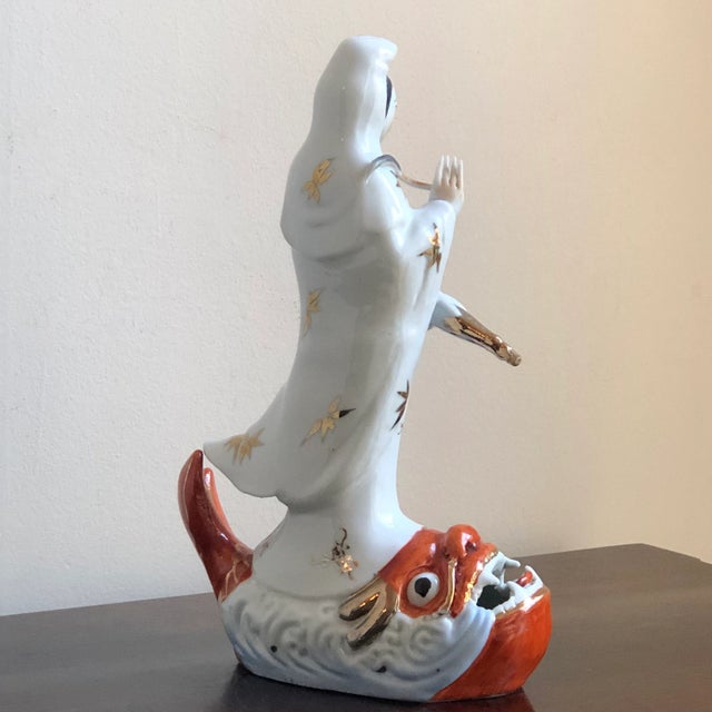 White Mid-20th Century Chinese Guan Yin Porcelain Figure For Sale - Image 8 of 12
