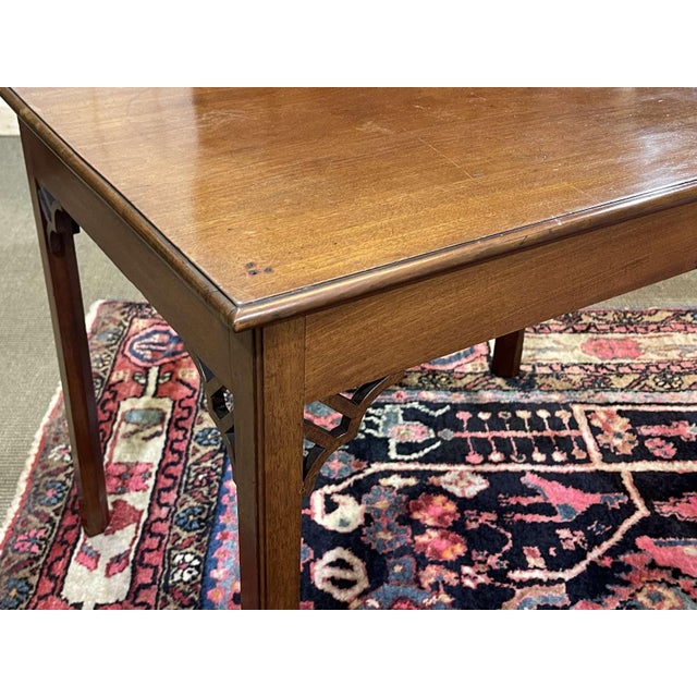 English Mahogany Coffee Table, 1930s, in Good conditions. Designed 1920 to 1949