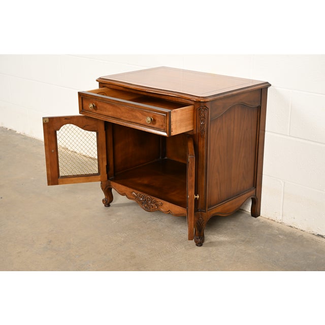 Brown Kindel Furniture French Provincial Louis XV Cherry Wood Nightstand, Circa 1960s For Sale - Image 8 of 15