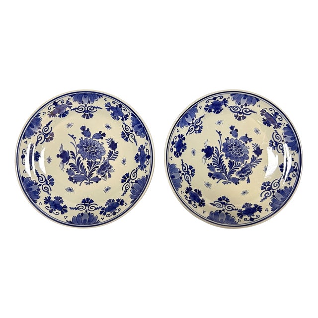 Vintage Hand-Painted Vredesjaar Plates from Royal Delft, 1920, Set of 2 For Sale
