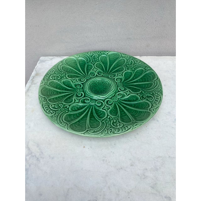 French Majolica green oyster plate with stylized leaves, circa 1890. Very rare color.